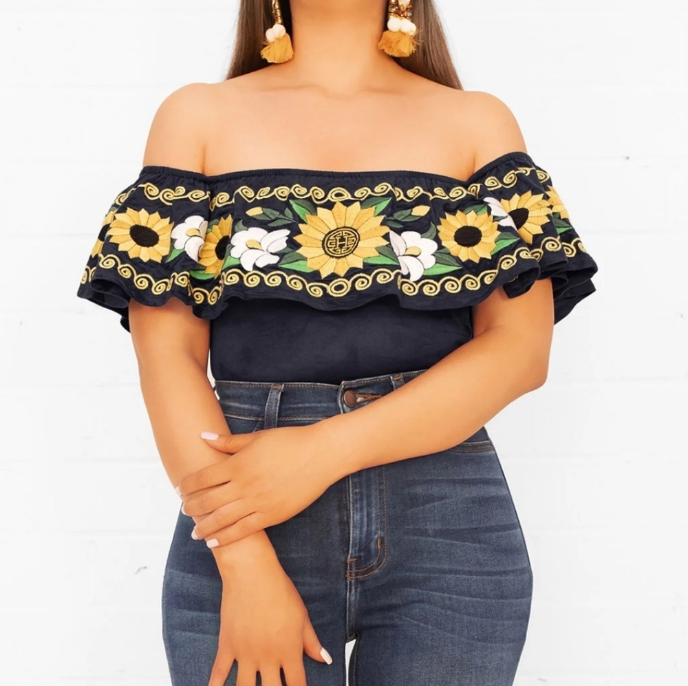 NEW Herencia Collection Paisana Embroidered Bodysuit Blue Snap Closure Flower